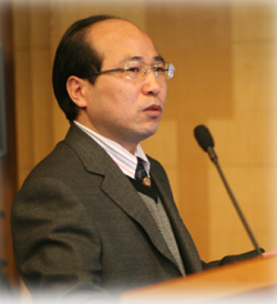古天乐代言太阳集团城网址创新论坛第一千零一讲暨校庆118周年学术讲座：从天然黏土矿物绿色制备高性能SRC脱硝分子筛
